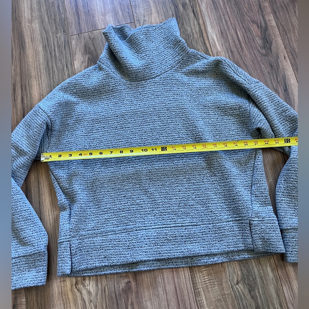 Calia Size M pullover - Picture 4 of 6